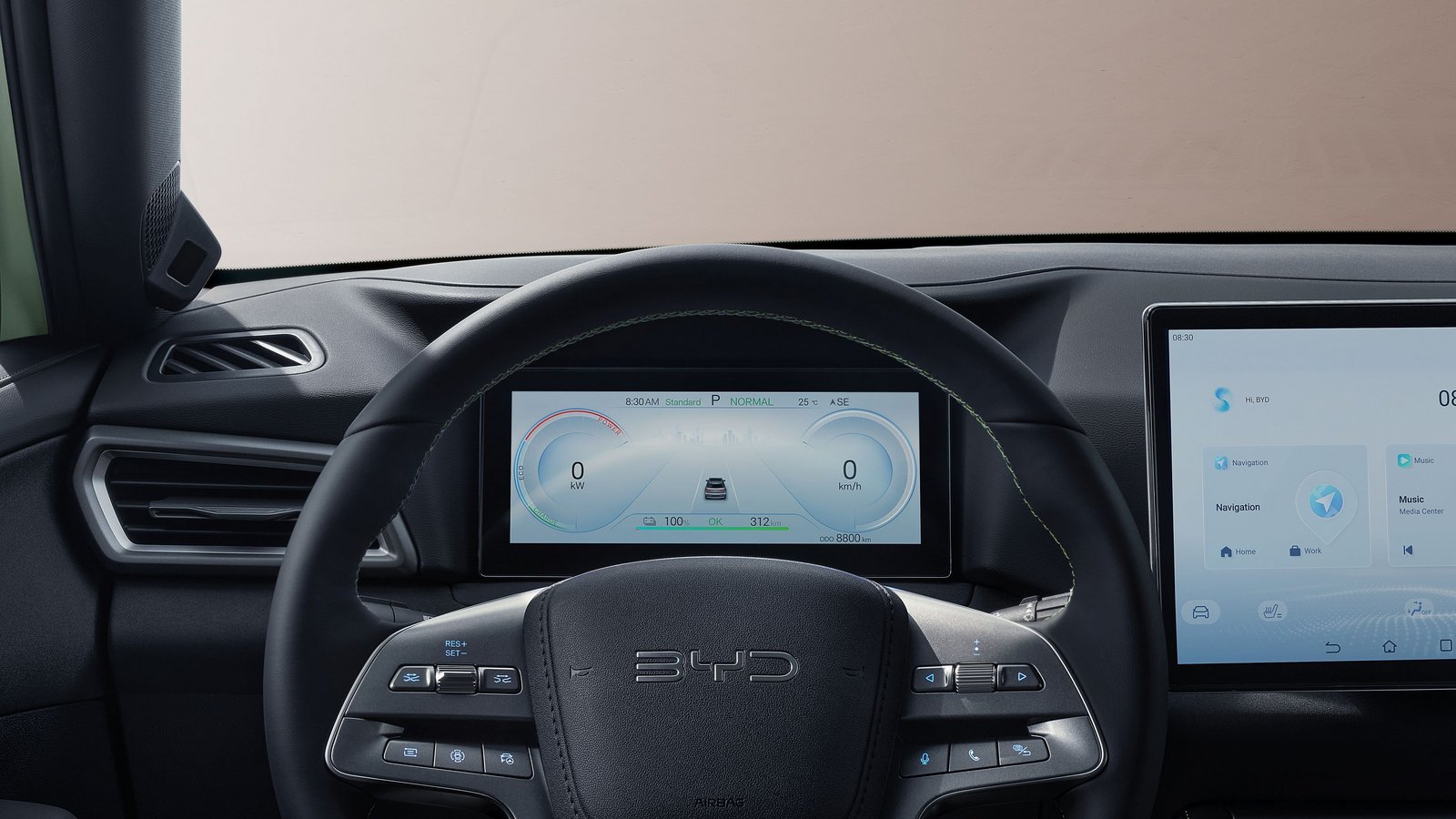 Digitales Cockpit des BYD ATTO 2 mit Infotainment-Display, Ambientebeleuchtung.